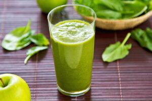 photodune-4140336-spinach-and-apple-smoothie-s